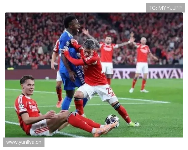 曼联控场能力持续下滑,全队攻防失序影响争四形势 曼联控场能力持续下滑,全队攻防失序影响争四形势