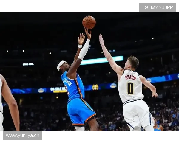 沃尔挡拆牵制约基奇，为队友创造外线空位